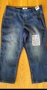 Pull on cropped pants Lei Med 8/10